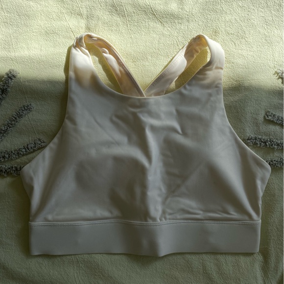 Sport bra top & leggings | Fabletics - Picture 4 of 10